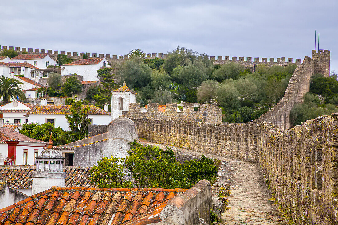 The medieval town of Obidos with its ramparts walkway of the Castelo de Obidos around the walled town; Obidos, Estremadura, Oeste Region, Portugal
