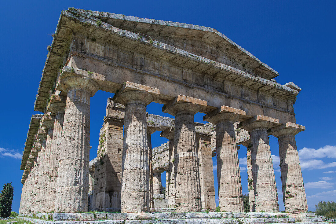 Zweiter Tempel der Hera, antike griechische Tempelanlage von Paestum in Magna Graecia (Süditalien); Paestum, Provinz Salerno, Italien.