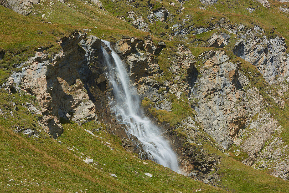 Wasserfall an der Hochalpenstra?e (Hochalpenstraße) bei der Kaiser-Franz-Josefs-H?he; K?rnten (Kärnten), Österreich