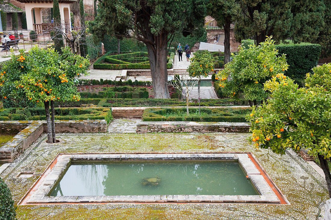 Die Gärten der Alhambra; Granada Andalusien Spanien