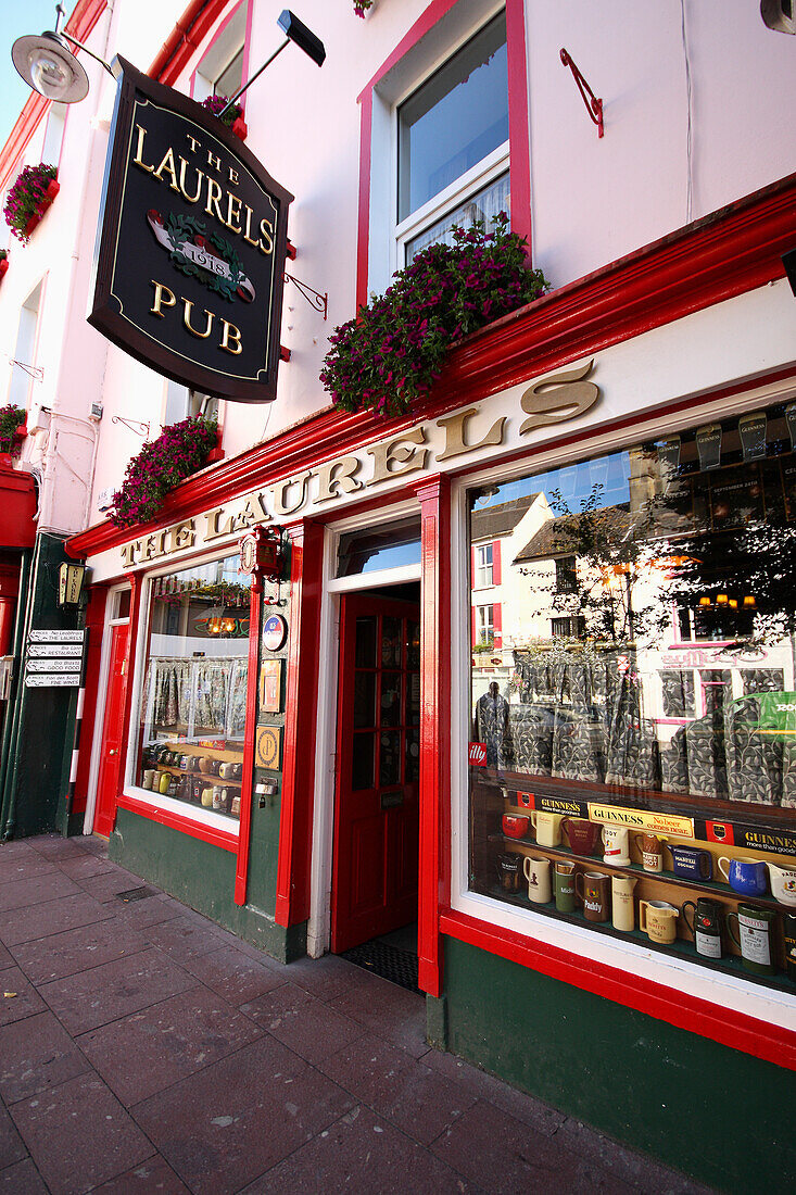 Außenseite eines traditionellen irischen Pubs; Killarney Grafschaft Kerry Irland