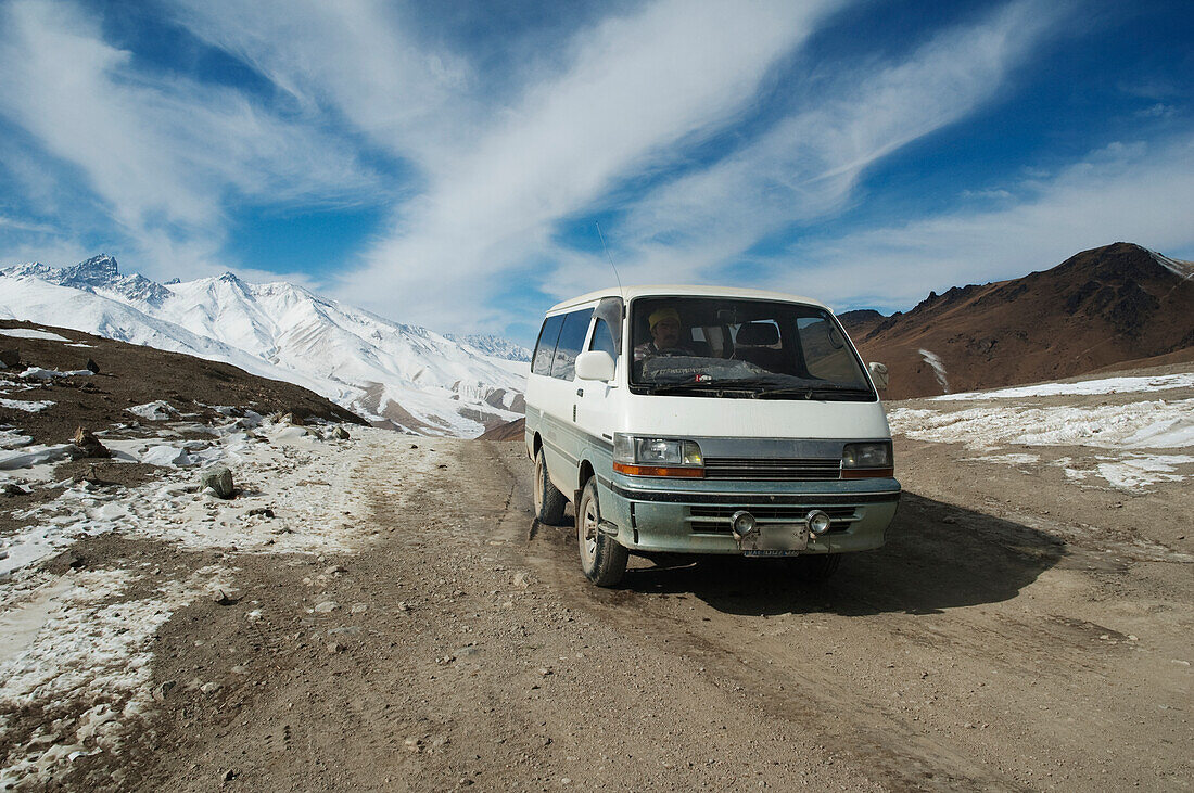 Minivan am Hajigak-Pass, Provinz Vardak, Afghanistan