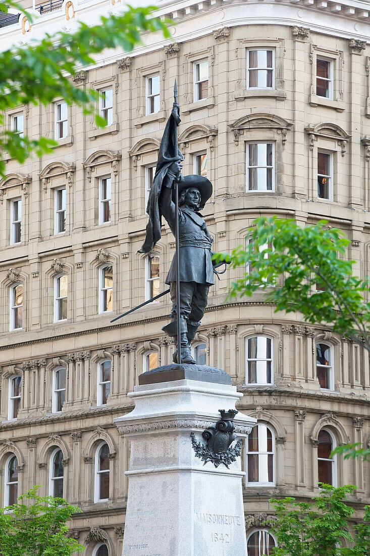 Maisonneuve-Denkmal am Place-D'armes in der Altstadt von Montreal; Montreal, Quebec, Kanada