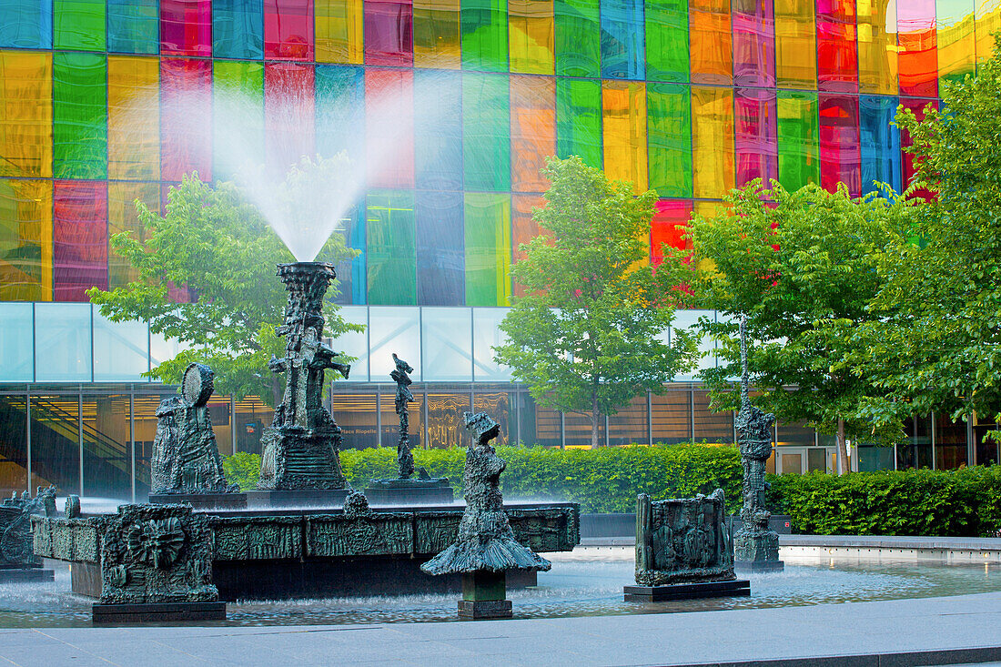 La Joute-Brunnen am Place Jean-Paul-Riopelle beim Palais Des Congres; Montreal Quebec Kanada