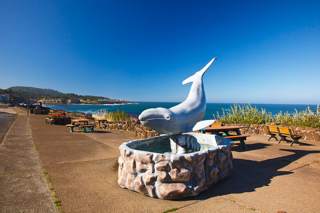 Skulptur eines Wals entlang der Küste; Depoe Bay Oregon Vereinigte Staaten Von Amerika