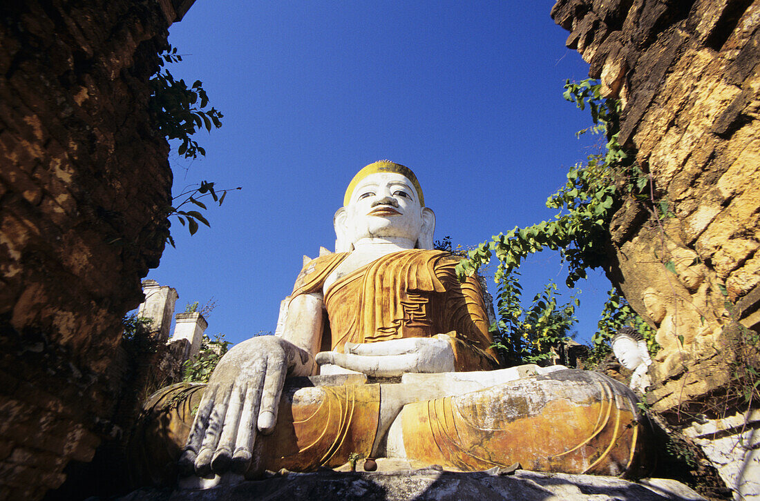 Burma (Myanmar), Inle Lake, Nanthe Village, Buddha Statue; Kyaukpygyi Paya