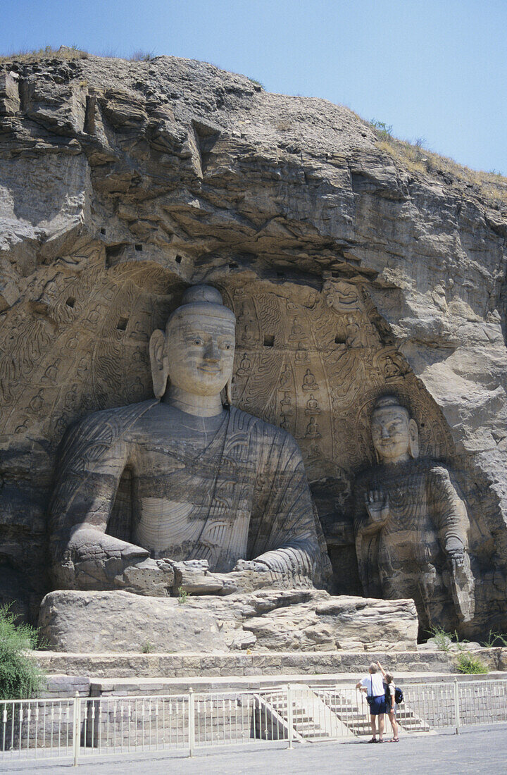 China, Yungang-Höhlen, Riesige Statue in den Hang geschnitzt