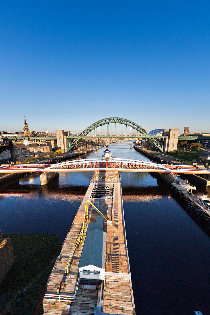 Bridges Crossing River Tyne; Newcastle Tyne And Wear England