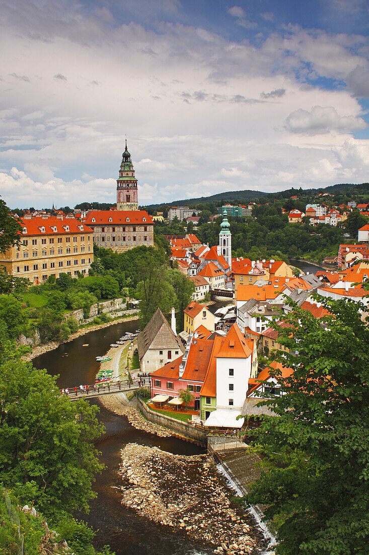 Moldau und die Altstadt; Chesky Krumlov Jihocesky Tschechische Republik