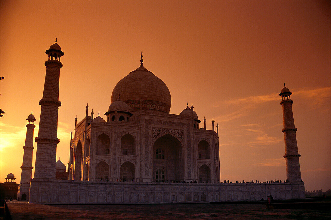 Indien, Agra, Taj Mahal Nahaufnahme Seitenansicht von außen, Sonnenuntergang