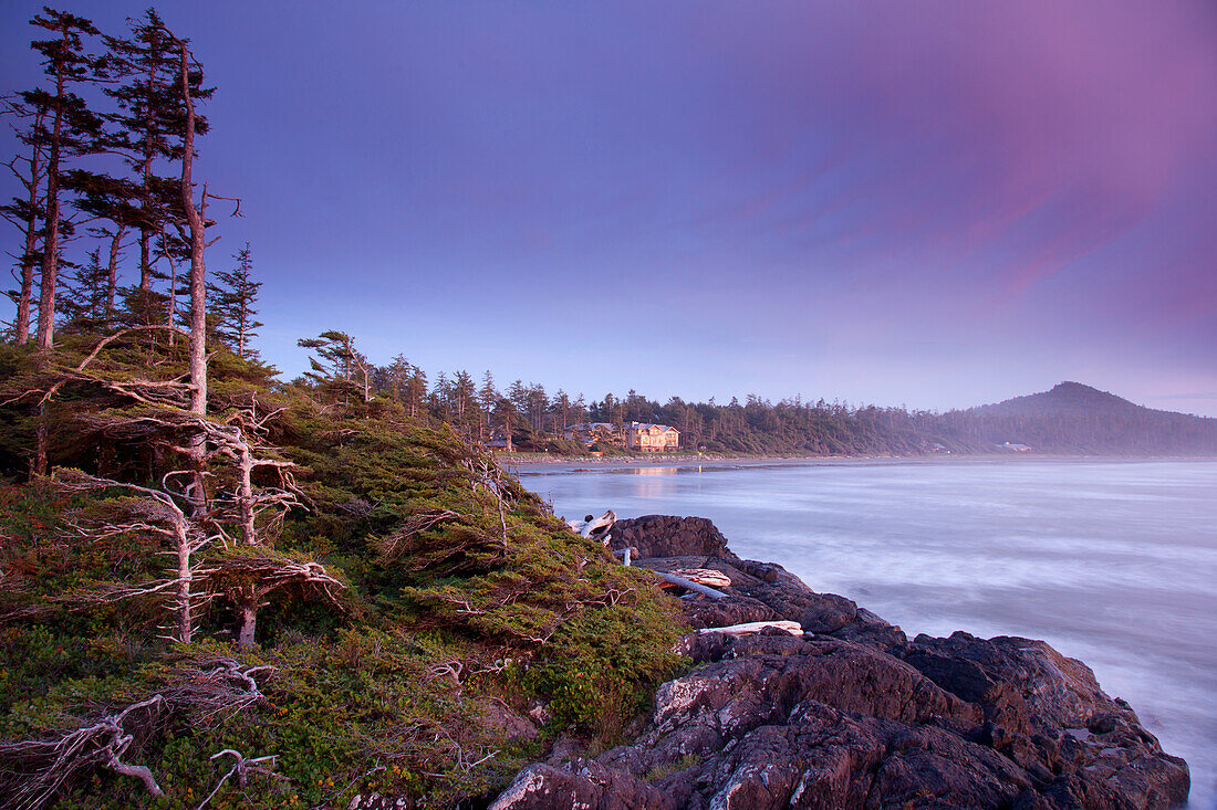 Der Strand an der Cox Bay bei Sonnenuntergang in der Nähe von Tofino; British Columbia Kanada