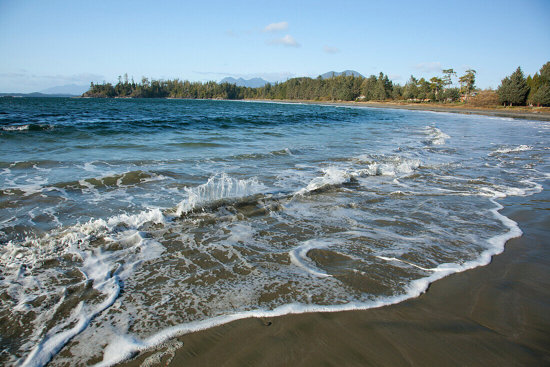 Wellen am Mackenzie Beach in der Nähe von Tofino; British Columbia Kanada