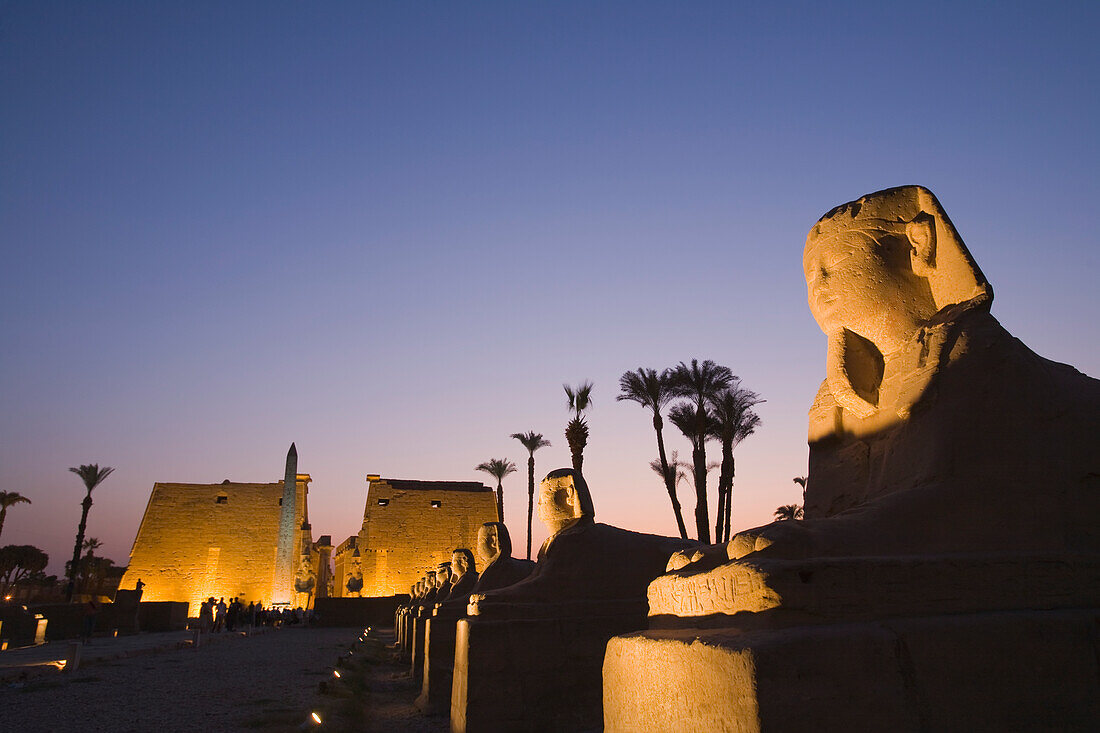 Der Luxor-Tempel am Ostufer von Luxor entlang des Nils; Ägypten