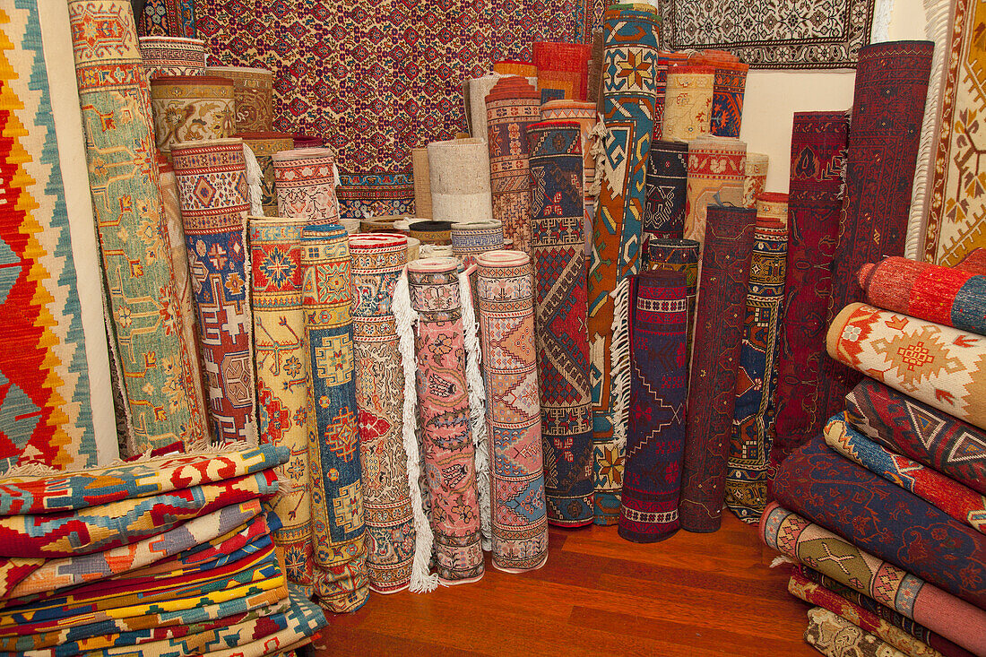 Teppiche in einem Teppichgeschäft; Istanbul Türkei.
