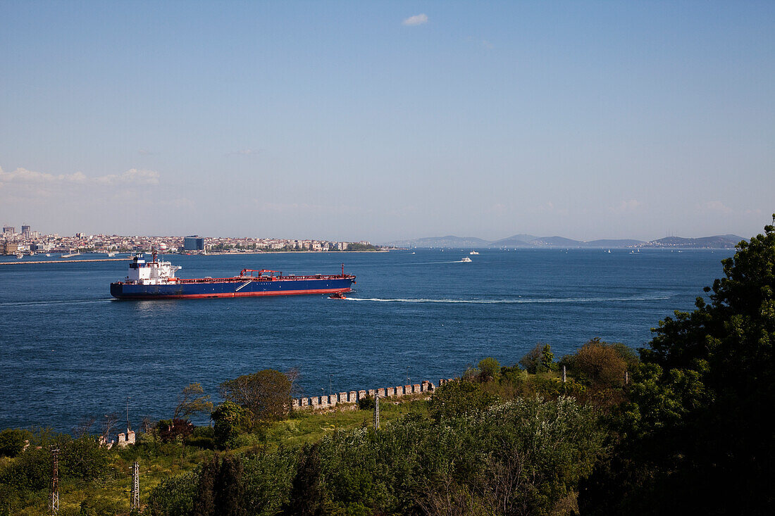 Blick auf Istanbul über den Bosporus vom Topkapi-Palast aus; Istanbul Türkei.