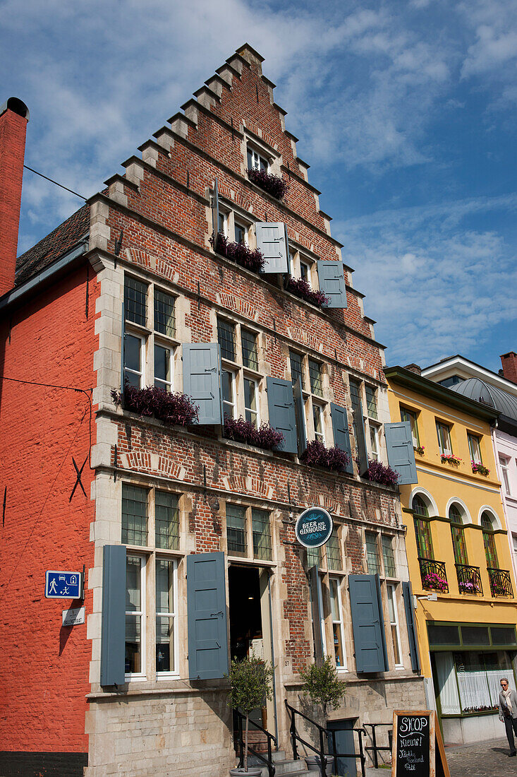 Typisches Haus am Kanal; Gent Ost-Viaanderen Belgien