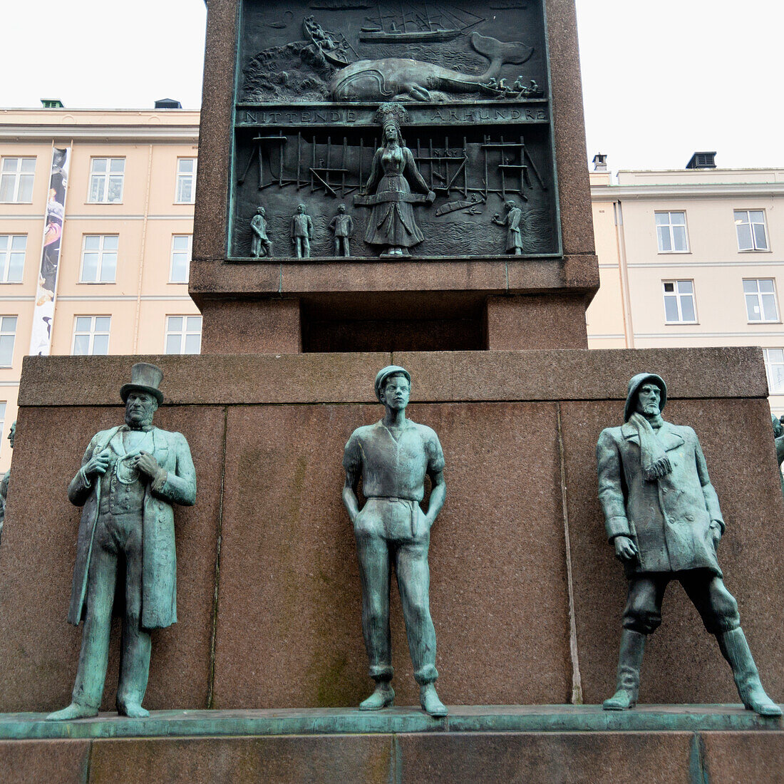 Wikinger-Statue am Torgallmenningen, dem Stadtplatz von Bergen; Bergen Norwegen