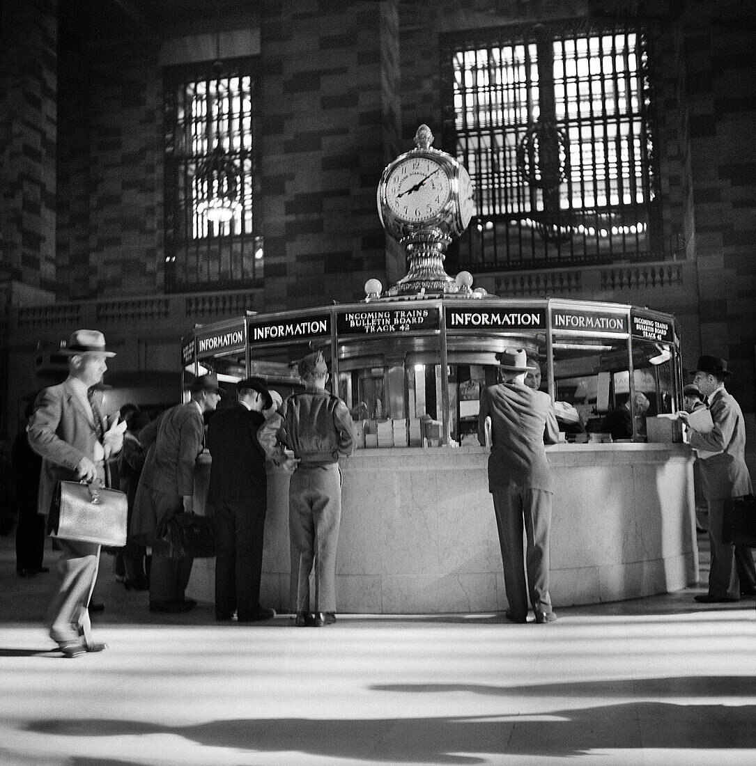 Group of People gathered around Information Booth, Main Concourse, Grand Central Terminal, New York City, New York, USA, John Collier, Jr., U.S. Office of War Information/U.S. Farm Security Administration, October 1941