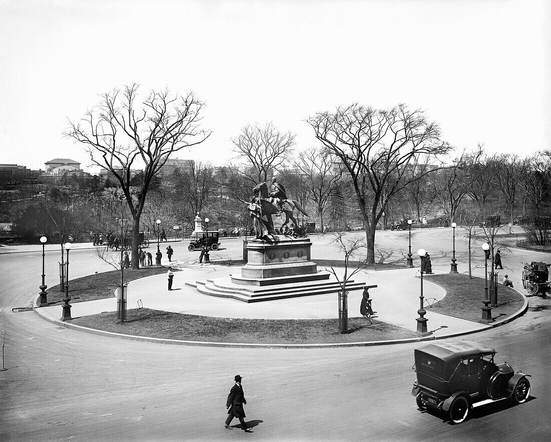 William T. Sherman Statue, Central Park, New York City, New York, USA, Detroit Publishing Company, between 1905 1nd 1915