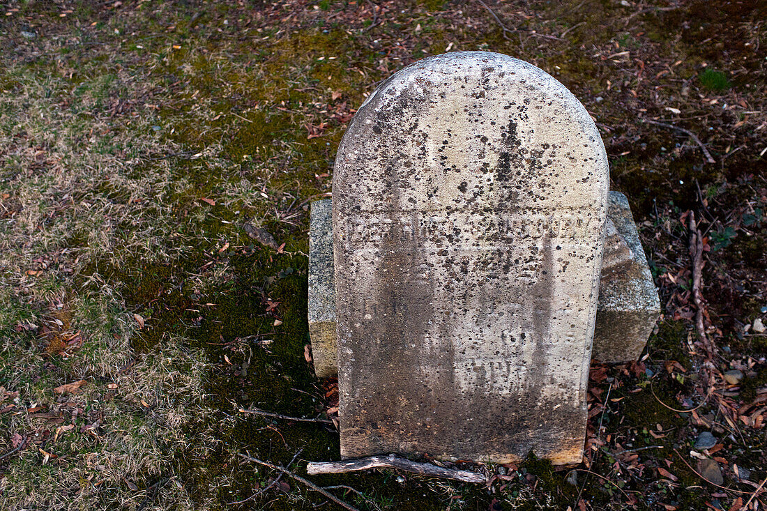 Alter Friedhofsgrabstein