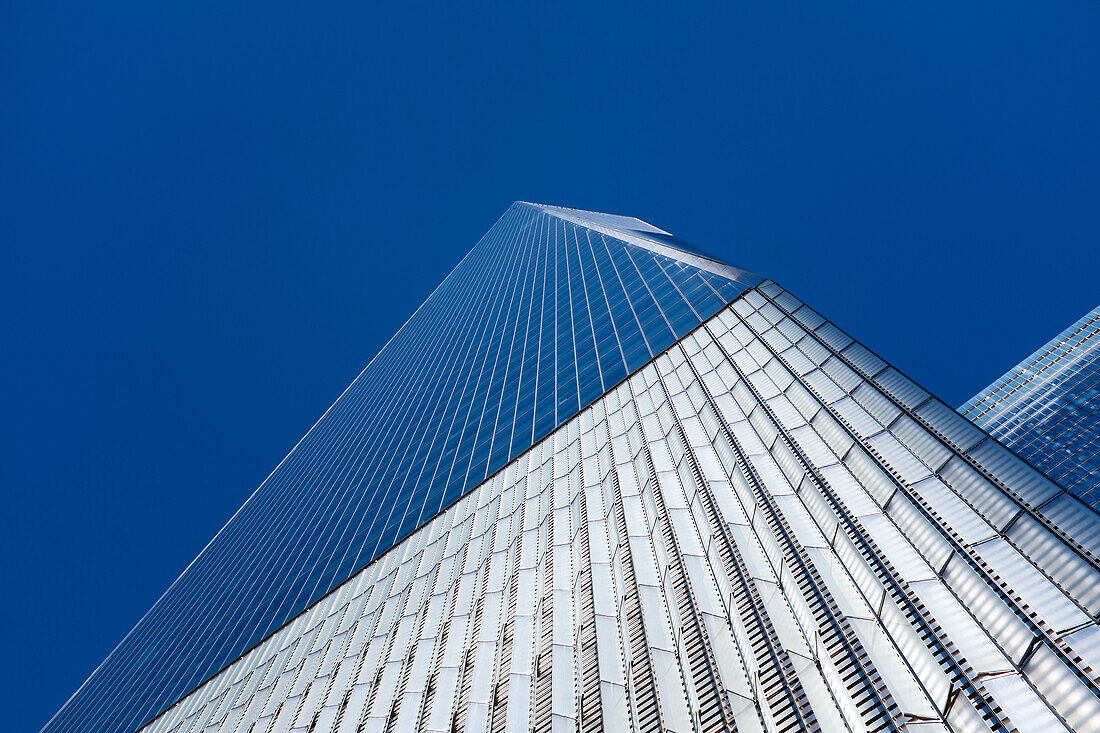 Niedriger Blickwinkel auf das One World Trade Center, New York City, New York, USA