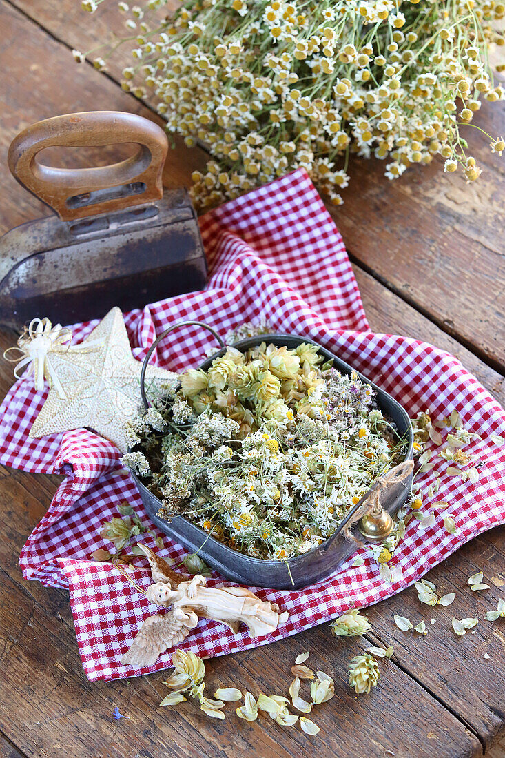 Dried flower mix in white