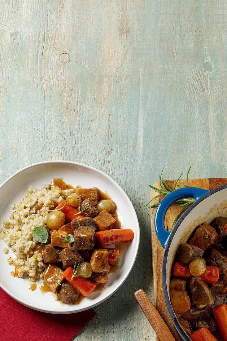 Braised beef and pork with mustard sauce