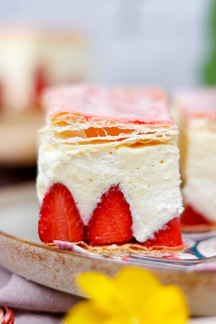 Cremeschnitte mit Erdbeeren