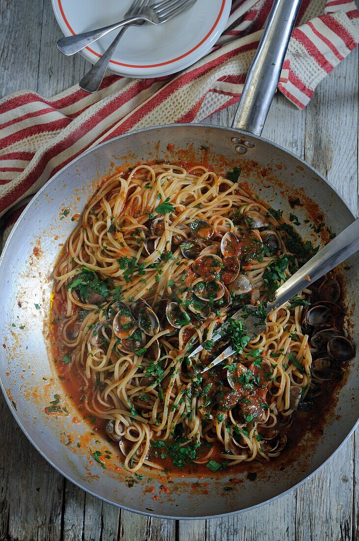 Spaghetti alle vongole (Spaghetti mit Muscheln, Italien)