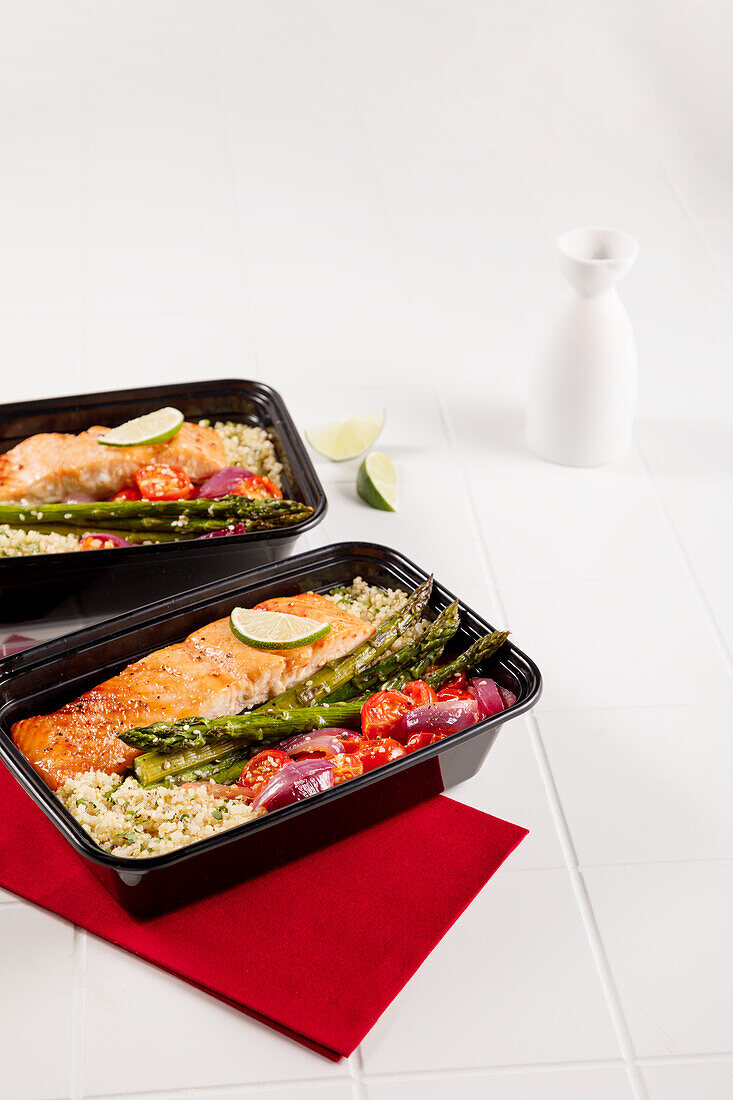 Salmon with asparagus and rice