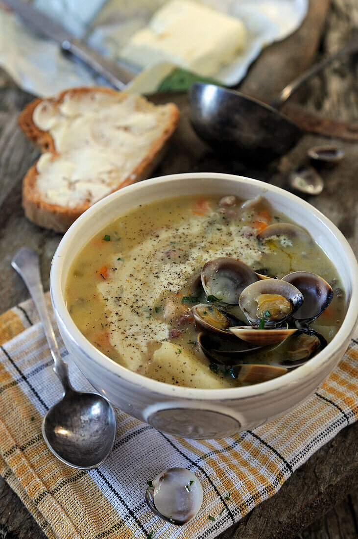 Clam soup with bread and butter
