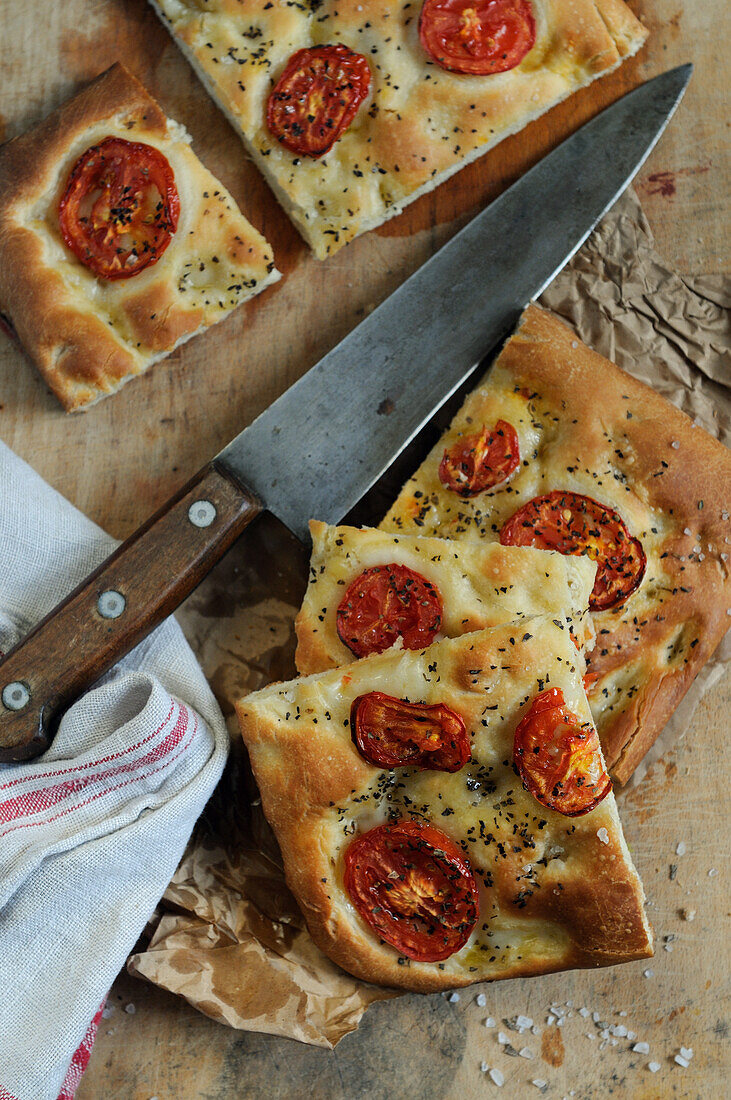 Focaccia mit Tomaten