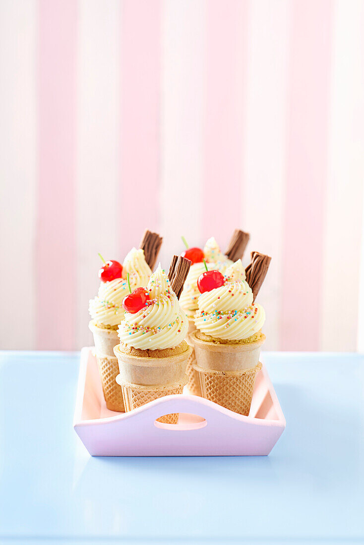 Small ice cream cone cakes