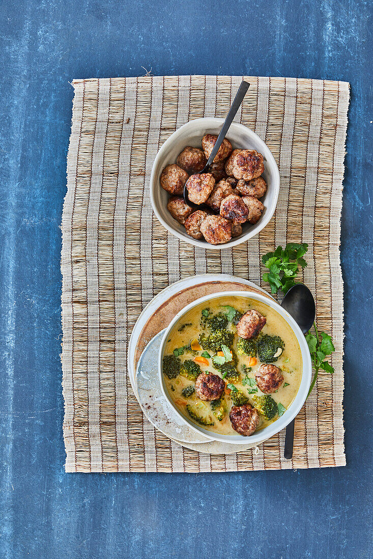 Thai curry soup with meatballs