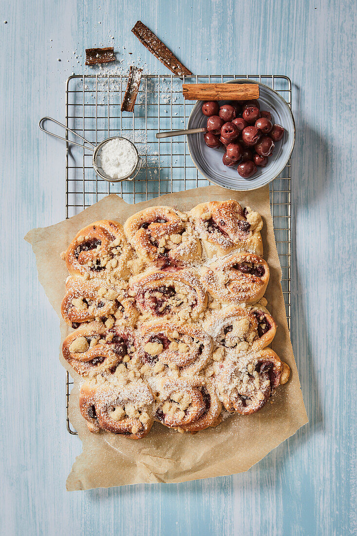 Cinnamon buns with cherries