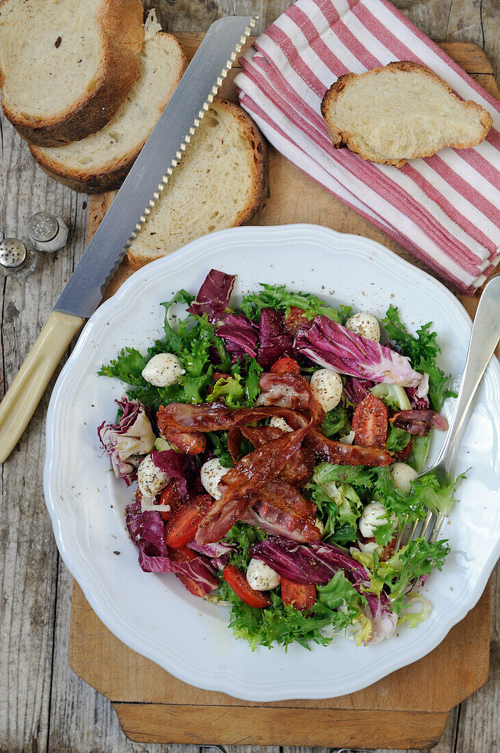 Bacon, lettuce, tomato and mozzarella salad