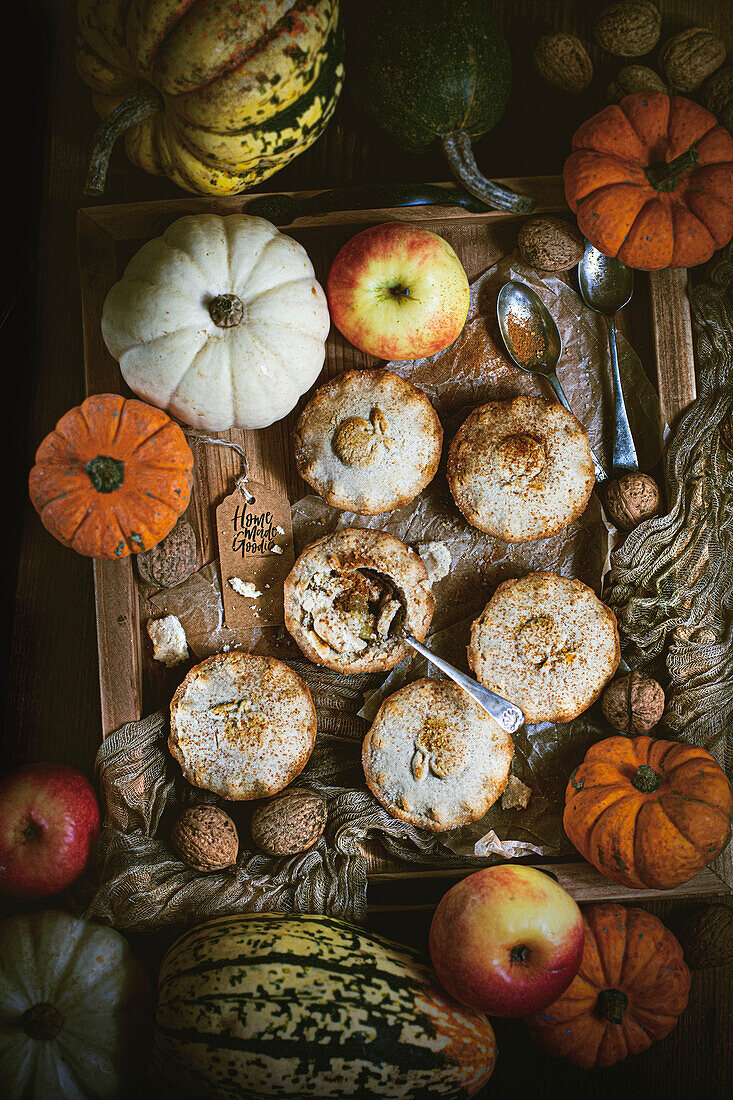 Autumnal mini apple pies