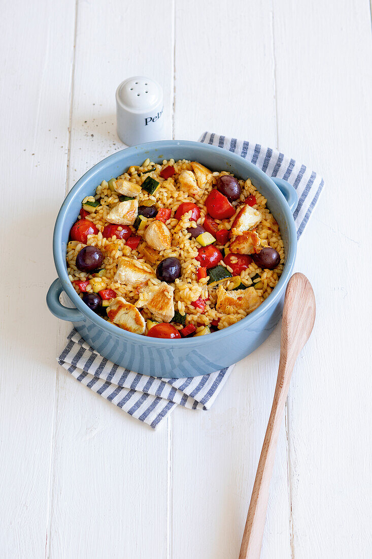 Vegetable paella with chicken