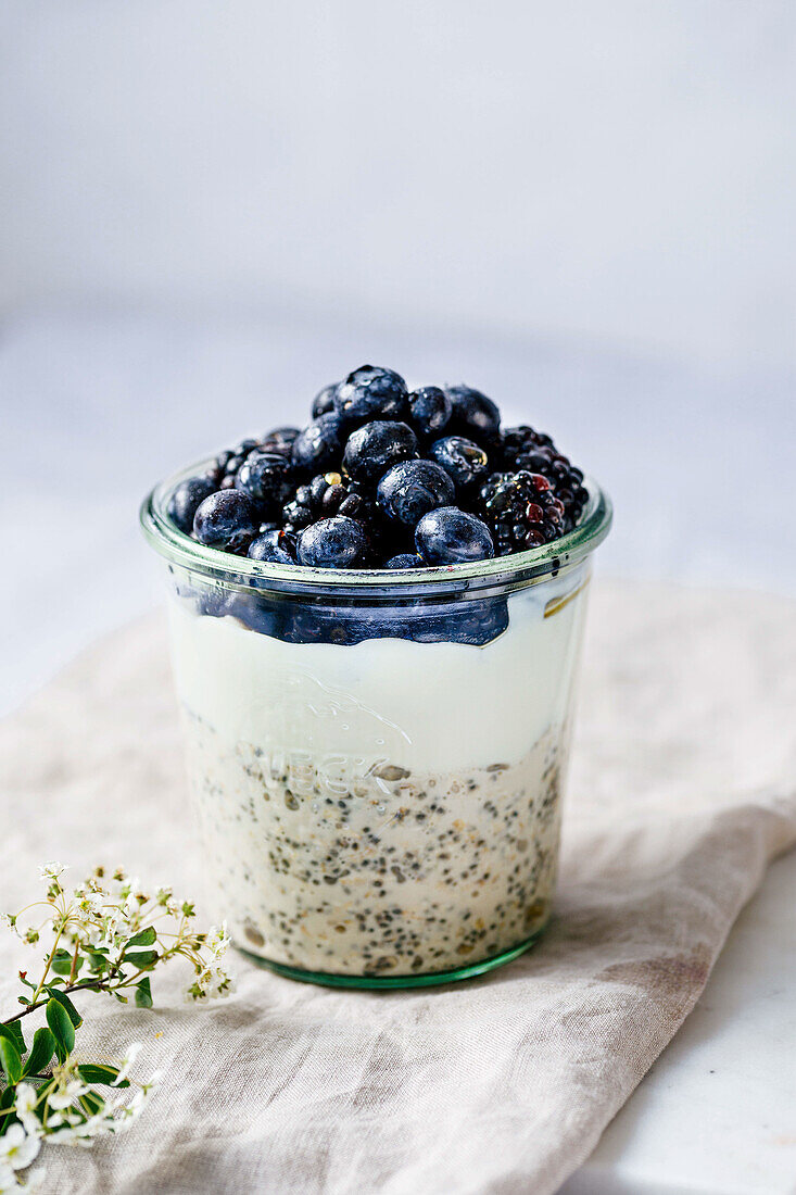 Yogurt oat cream with chia seeds, blueberries and blackberries