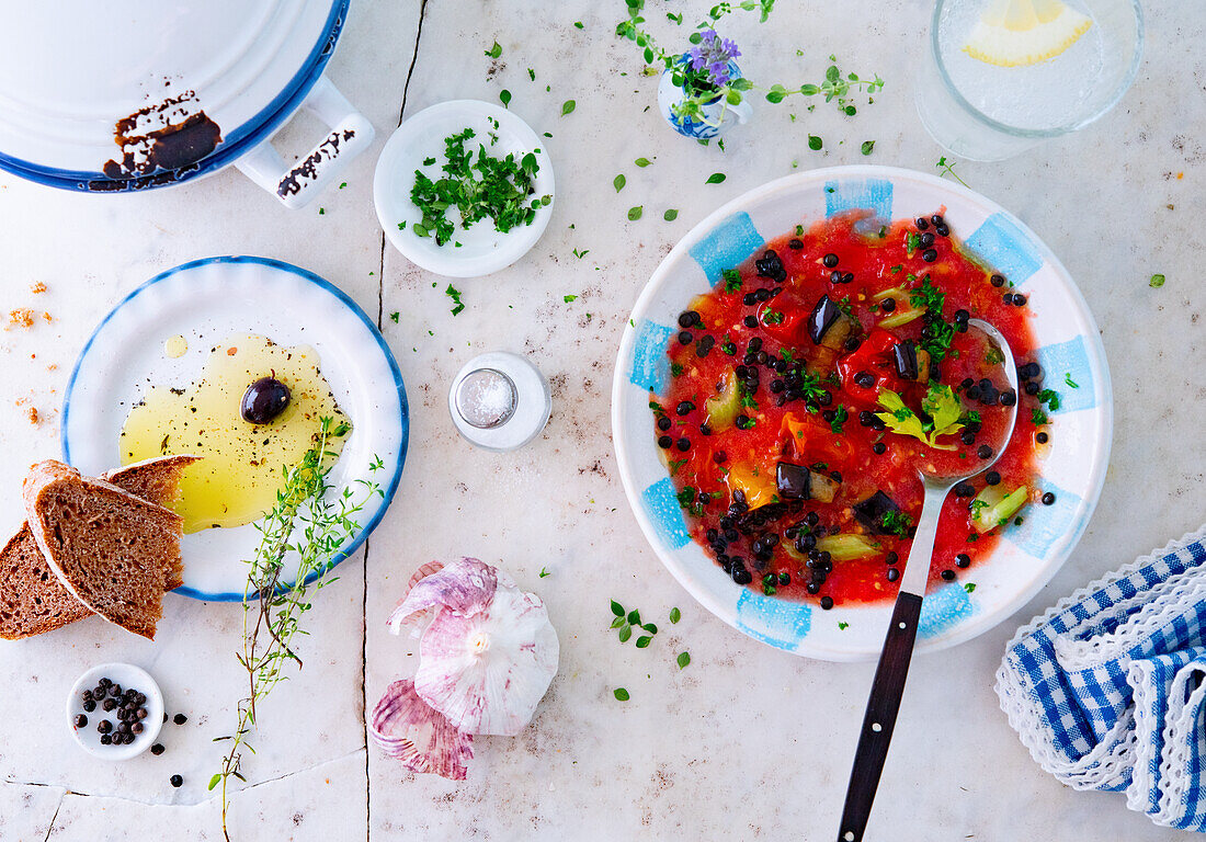 Griechischer Tomaten-Linsen-Eintopf