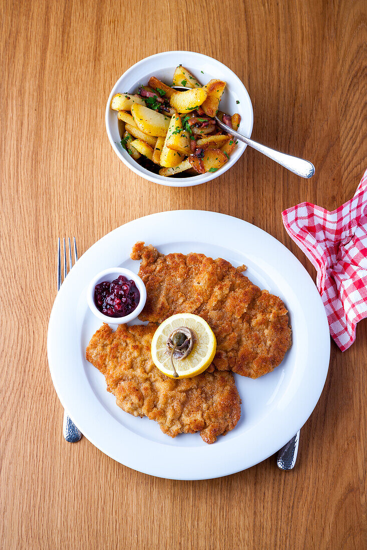 Wiener Schnitzel mit Bratkartoffeln