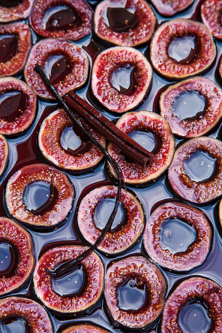 Pickled figs with vanilla and cinnamon