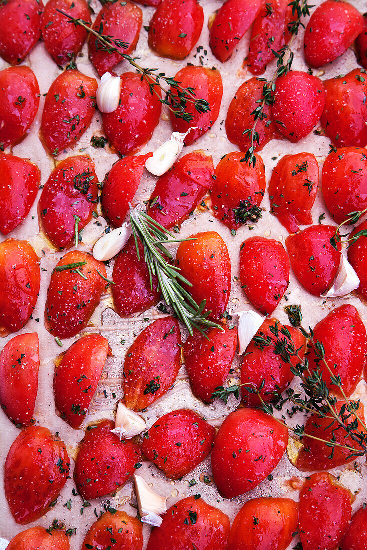 Roasted tomatoes with herbs, garlic and olive oil