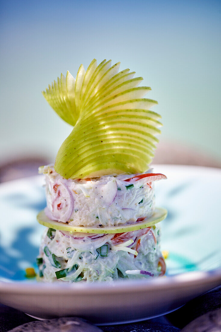 Mille feuille mit grünem Apfel und Krabbensalat