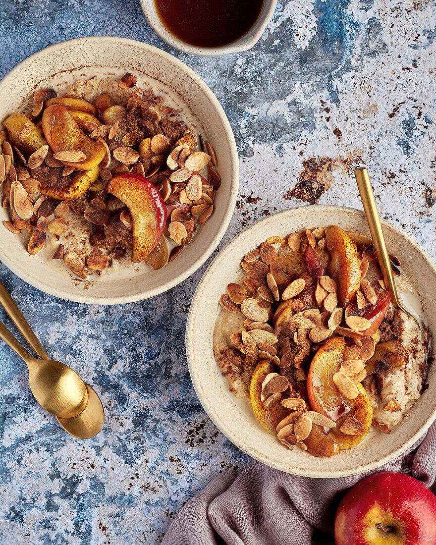 Porridge with roasted apple slices, cinnamon and almonds