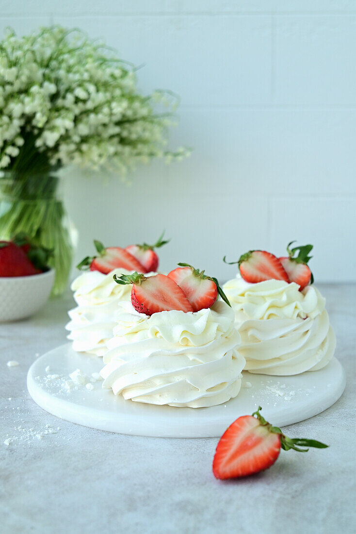 Mini pavlova filled with strawberries