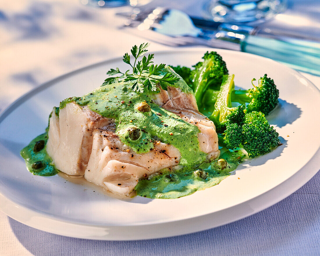 Steamed cod with broccoli sauce