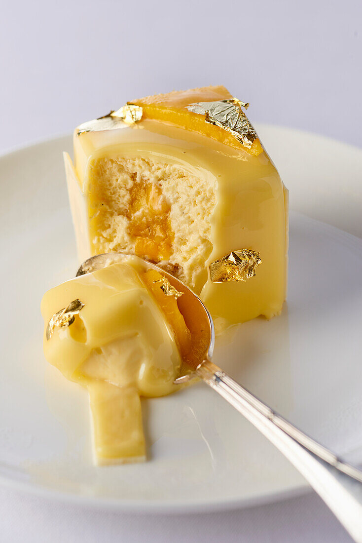 Exotic praline cube