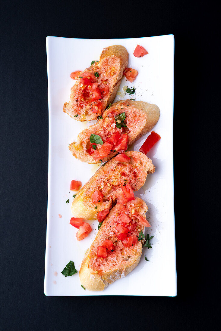 Crostini with tomatoes