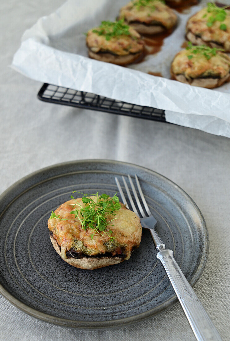 Gefüllte Champignons mit Ricotta und Spinat